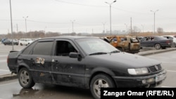 Ок атыла баштаганда, Айкөркөм агалары жана эжеси менен ушул машинеде болгон.