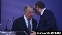 Ministri i Jashtëm rus, Sergei Lavrov, dhe presidenti serb, Aleksandar Vuçiq. Beograd, 10 tetor 2021. 