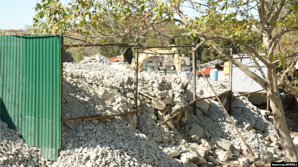 У вересні 2019 року було оприлюднено доповідь генерального директора ЮНЕСКО Одрі Азулай, де відзначається погіршення ситуації на півострові у всіх сферах компетенції організації. Російська влада Криму не згодна з інформацією, викладеною в доповідях ЮНЕСКО. Російський міністр культури Криму Аріна Новосельська запрошувала представників ЮНЕСКО особисто побувати на півострові й &laquo;об'єктивно оцінити&raquo; стан об'єктів культурної та історичної ваги