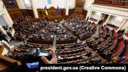 Rada Supremă a Ucrainei, parlamentul ucrainean, în timpul discursul din decembrie trecut al președintelui Volodimir Zelenski.