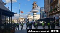 Полиција пред Културно-информативен центар на Бугарија, кој е преселен на нова локација во центарот на Скопје, 25.11.2022