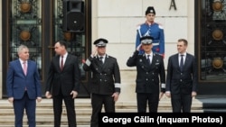 Bogdan Despescu, al doilea din stânga imaginii, este din 2019, secretar de stat la Ministerul Afacerilor Interne. Anterior, între 2015 și 2018, a fost șef al Poliției Române, iar între 2024 și 2015, șef al Inspectoratului Judetean de Poliție Constanța.