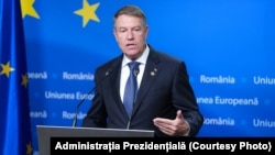 Șefii de stat ai Uniunii Europene se află la Bruxelles pentru a discuta situația din Ucraina și o nouă rundă de sancțiuni împotriva Rusiei. Președintele României, Klaus Iohannis, a vorbit despre aderarea țării la Schengen cu cancelarul Austriei, Karl Nehammer.