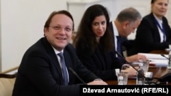 Komesar Evropske unije za susjedske odnose i proširenje Oliver Varhelji tokom posjete Sarajevu, 28. novembar 2022. 