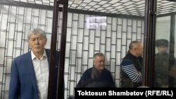 Алмазбек Атамбаев, саясатчы Бектур Асановдун, Кеңешбек Дүйшөбаев. 
