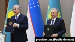 Казакстандын президенти Касым-Жомарт Токаев менен Өзбекстандын лидери Шавкат Мирзиёев Ташкентте, 22-декабрь, 2022-жыл.