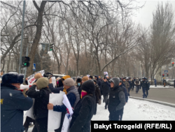 Горький гүлбагына бараткандар. 10-январь, Бишкек.