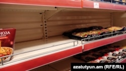 Կիսադատարկ ցուղափեղկ Ստեփանակերտի խանութներից մեկում, 4-ը հունվարի, 2023թ․