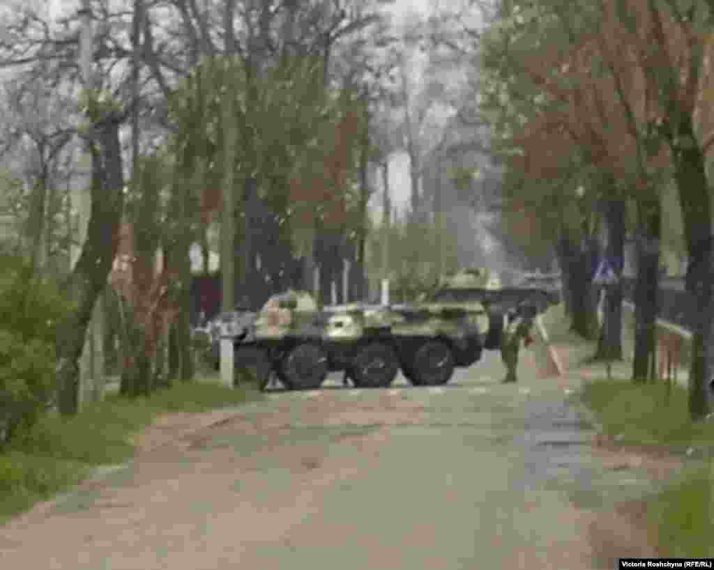 A Russian checkpoint in occupied Nova Kakhovka in the Kherson region. According to Kherson Mayor Ihor Kolykhayev, more than 40 percent of residents have left the city, including more than 3,000 children. In a Facebook post on April 16, Ukraine's ombudswoman for human rights, Lyudmyla Denisova, said that Russia intends to hold a "referendum" to create a "People's Republic of Kherson." According to the Denisova, Russian troops intend to turn off all communications in Kherson and to stop anyone entering or exiting the city between May 1 and May 10. The vote they reportedly plan to stage mirrors what occurred in the occupied Luhansk and Donetsk regions in 2014.