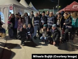 În prezent, turele de noapte sunt mai ușoare. „După ora 22 nu mai se încumetă nimeni să plece spre vamă, pentru că e mult, mult mai periculos decât era acum 2 săptămâni”, a observat Mihaela.