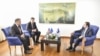 Gabriel Escobar, Miroslav Lajčak i Aljbin Kurti za vreme jednog od razgovora u Prištini.