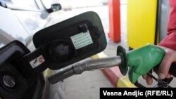 NIS nesmetano radi u Rumuniji i Bugarskoj, gde ima mrežu pumpi. Na fotografiji detalj sa jedne od pumpi.