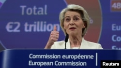 Președinta Comisiei Europene, Ursula von der Leyen, vorbind jurnaliștilor la Bruxelles, pe 16 iulie, la prezentarea propunerii pentru următorul buget multianual al Uniunii Europene.