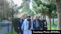 امیرخان متقی سرپرست وزارت خارجه طالبان همراه با ضمیر کابلوف نماینده خاص رئیس جمهور روسیه برای افغانستان