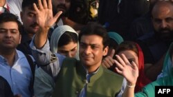 حمزه شهباز شریف د اپرېل پر ۱۶مه د پنجاب اعلاوزیر منتخب شوی وو - پخوانی انځور. 