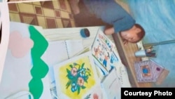 Сирияда лагерде жашап жаткан бала.