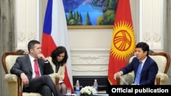 Ян Гамачек өкмөт башчы Темир Сариев менен да жолугушту.