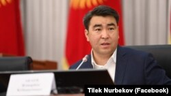 Жанар Акаев.