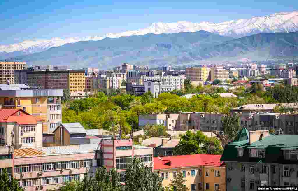 Учурда борбор калаада миллиондон ашык киши жашайт.