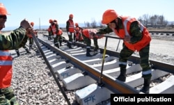 Строительство железной дороги в Балыкчи.