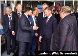 Одна з перших фотографій де публічно з'являється Ананченко (другий зліва)