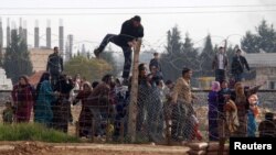 Беженцы на турецко-сирийской границе, 3 декабря 2012 года.