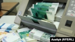 Кыргызстандын валютасы. Иллюстрациялык сүрөт.