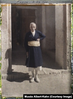 Ermeni Julfada surata düşýär, 1927-nji ýyl. Häzir Julfa Azerbaýjana degişli.