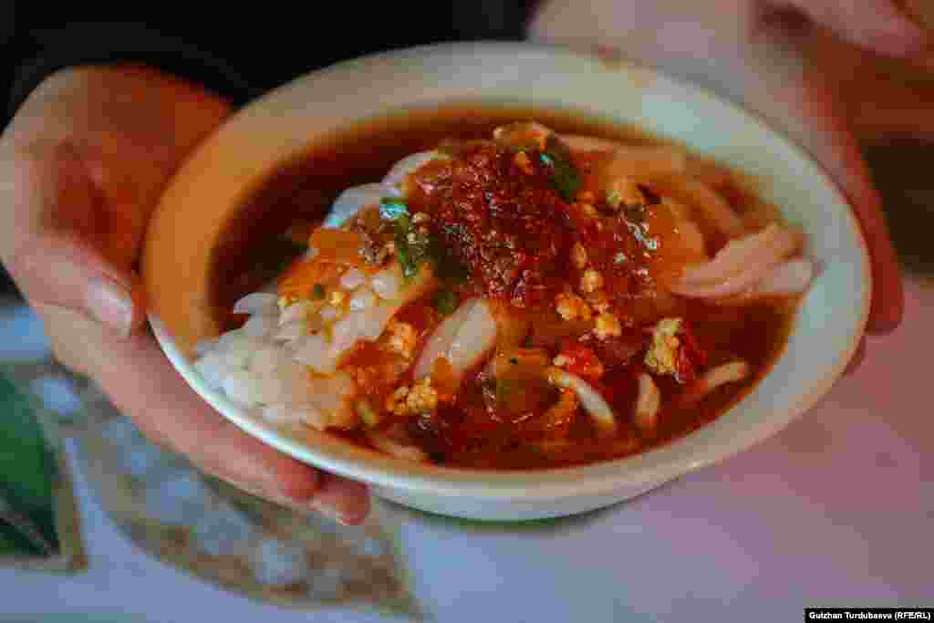 Диля Сыдыкова считает, что основной ингредиент вкусного каракольского ашлямфу - местная вода.&nbsp;&nbsp;