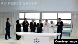 Документтерге кол коюу учуру. Бириккен Араб Эмираттары