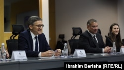 Derek Chollet, Këshilltar i Departamentit amerikan të Shtetit dhe Gabriel Escobar, i dërguar i Posaçëm i SHBA-së për Ballkanin Perëndimor gjatë vizitës së tyre në Prishtinë. 11 janar 2023.