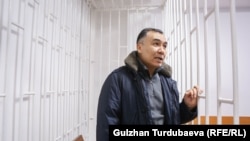 Равшан Жээнбеков сот залында