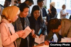 Америкалык жазуучу Рэй Брэдберинин “451 градус фаренгейт” аттуу көркөм чыгармасы кыргызча которулду. 2022-жыл.