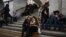 Жители Киева прячутся во время воздушной тревоги в метро. Иллюстративное фото.