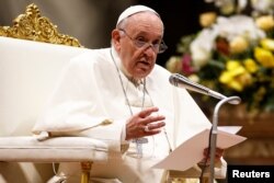 Papa Francisc a spus că deocamdată nu va călători la Kiev.