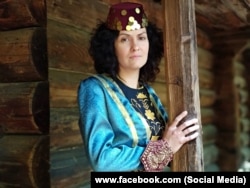 Крымчанка Эльмира Катаки в традиционном костюме