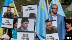 Илми Умеров һәм Әхтәм Чийгозга теләктәшлек белдерү чарасы