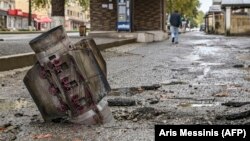 აუფეთქებელი რაკეტა სტეფანაკერტის ქუჩაში. 6 ოქტომბერი, 2020 წ.