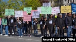 Протест под мотото „Правда за Викторија“ против пресудата за сообраќајката кај Сити мол во која загина Викторија Николова. Возачот Јордан Ѓорѓиев, беше осуден на казна затвор од три години. Семејството на Николова смета дека казната е прениска