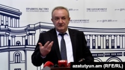 Министр образования, науки, культуры и спорта Ваграм Думанян