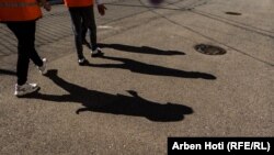 Të rinj brenda Qendrës Korrektuese për të Mitur.