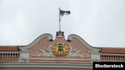 До ухвалення закону участь у місцевих виборах в Естонії, окрім громадян країни, могли брати участь іноземці, які живуть в цій країні на підставі довгострокової посвідки або постійного права на проживання