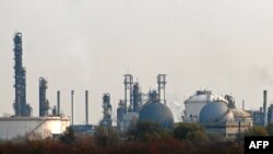 Fotoarhiv. Postrojenje Petrohemije u Pančevu, na oko 10 kilometara od Beograda. 