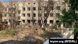 Ndërtesë e shkatërruar në Herson.
