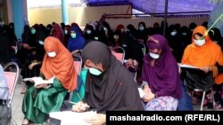 په خوست کې نجونه د کانکور ازموینو پرمهال - د ۲۰۲۲ز کال د اپرېل ۲۰مې انځور. 