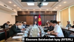 Дача СУ конушундагы учак кырсыгынын себеп-кесепетин иликтеген коомдук комиссиянын отуруму. 12-май, 2022-жыл.