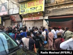 پوليس د پېښې ځای ته رسېدلی او وايي چې د بریدګر په لټون دي