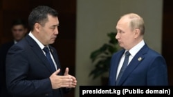 Садыр Жапаров жана Владимир Путин. Архив сүрөт. 
 