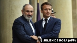 FRANCE - France's President Emmanuel Macron welcomes Armenian Prime Minister Nikol Pashinian prior to their meeting at the Elysee palace in Paris, September 26, 2022.