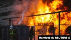რუსეთის სარაკეტო დარტყმით გამოწვეული ხანძარი კიევში მდებარე თბოელექტროსადგურზე. 2022 წლის 18 ოქტომბერი